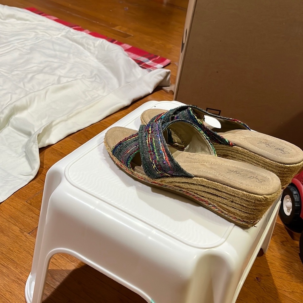 Soft style sandals